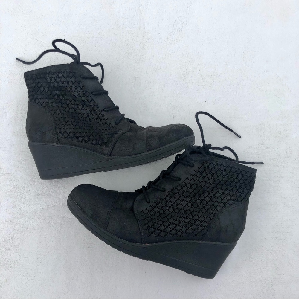 Kohls Boots Booties Ankle Wedge Girls Sz. 2 Laser Cut